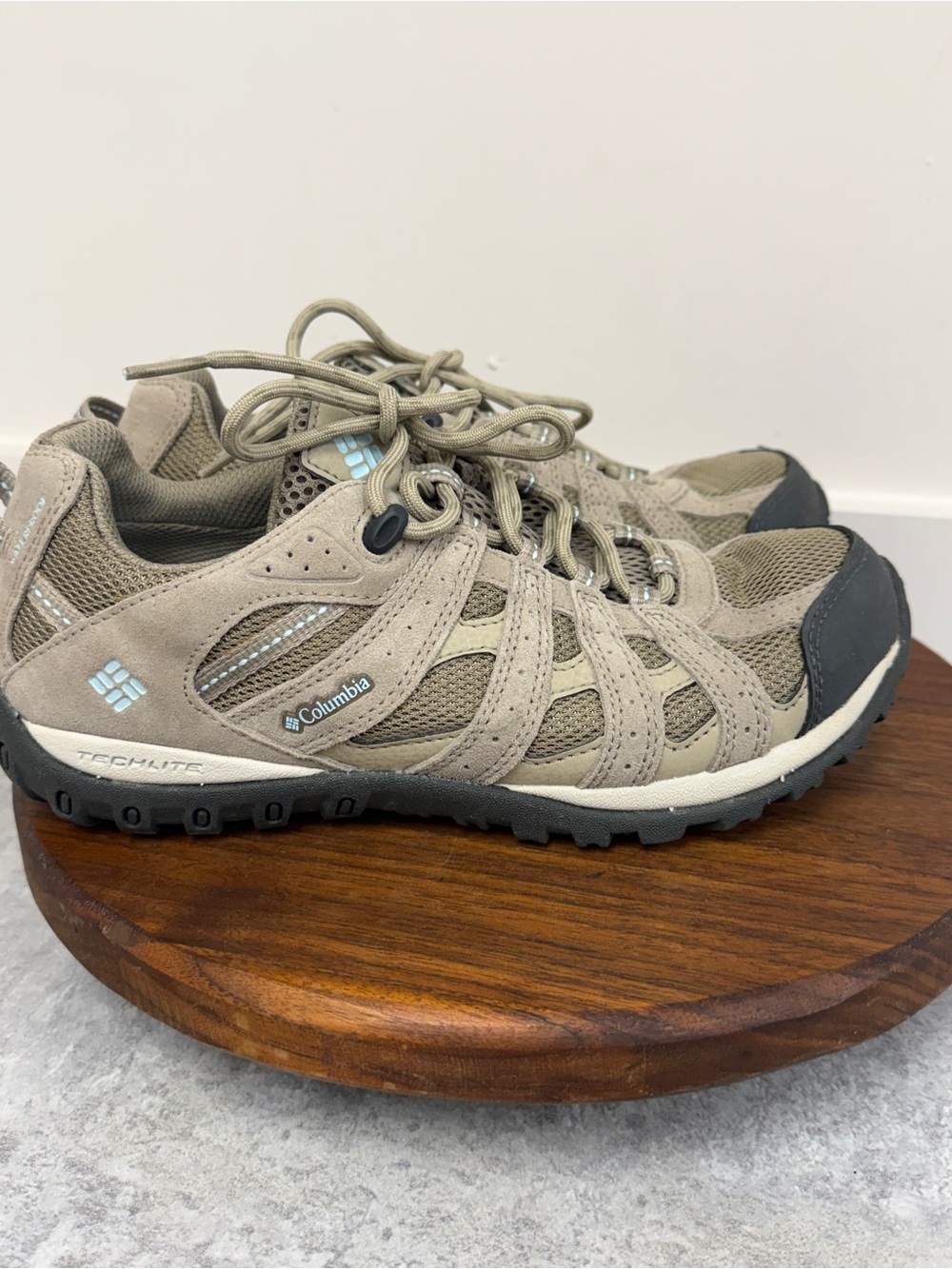 Columbia Redmond Low Women’s 7.5 Taupe Suede Hiking Trail Shoes
